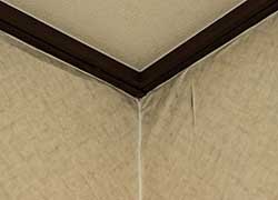 クロスや塗装が浮き上がっている・剥がれている
