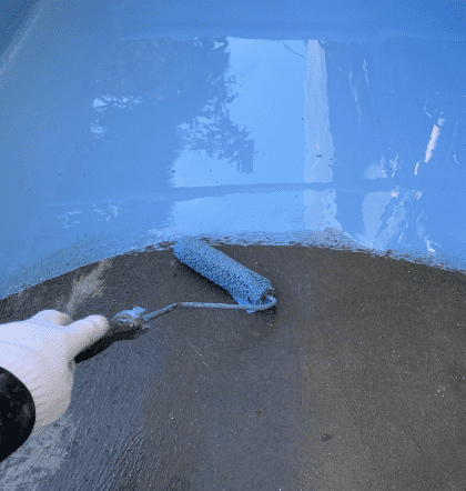 ウレタン防水材をを塗布します。