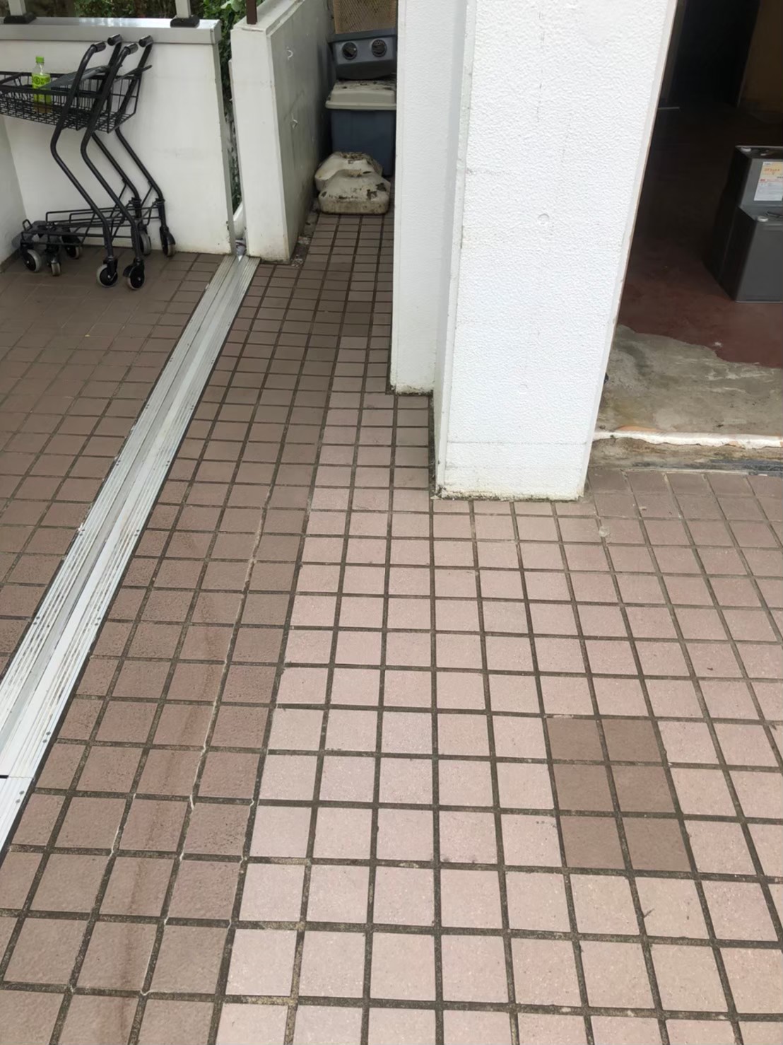 川崎市麻生区にて雨漏り修理〈ウレタン防水塗装〉の施工前写真