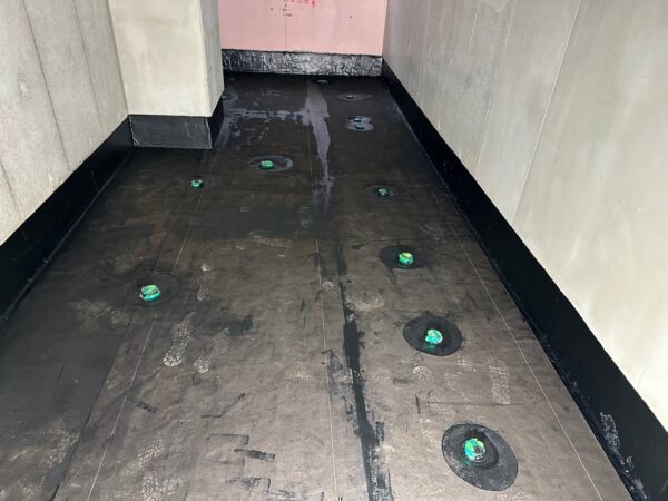 川崎市にて防水工事〈新築工事に伴う厨房床のゴムアスファルト防水 